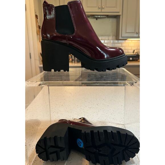 Soda Maroon Patent Leather CHELSEA BootS - Women's Size 10 - Picture 2 of 6